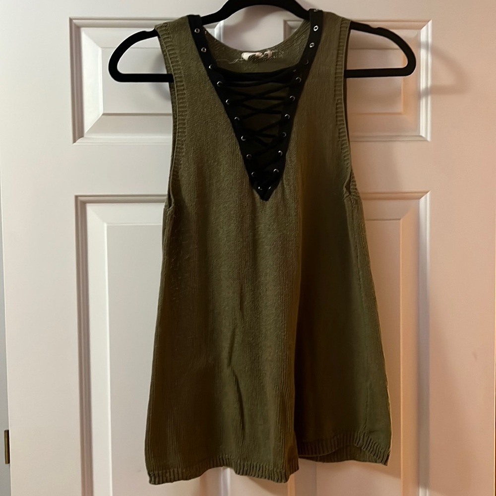 Women’s crisscross tank